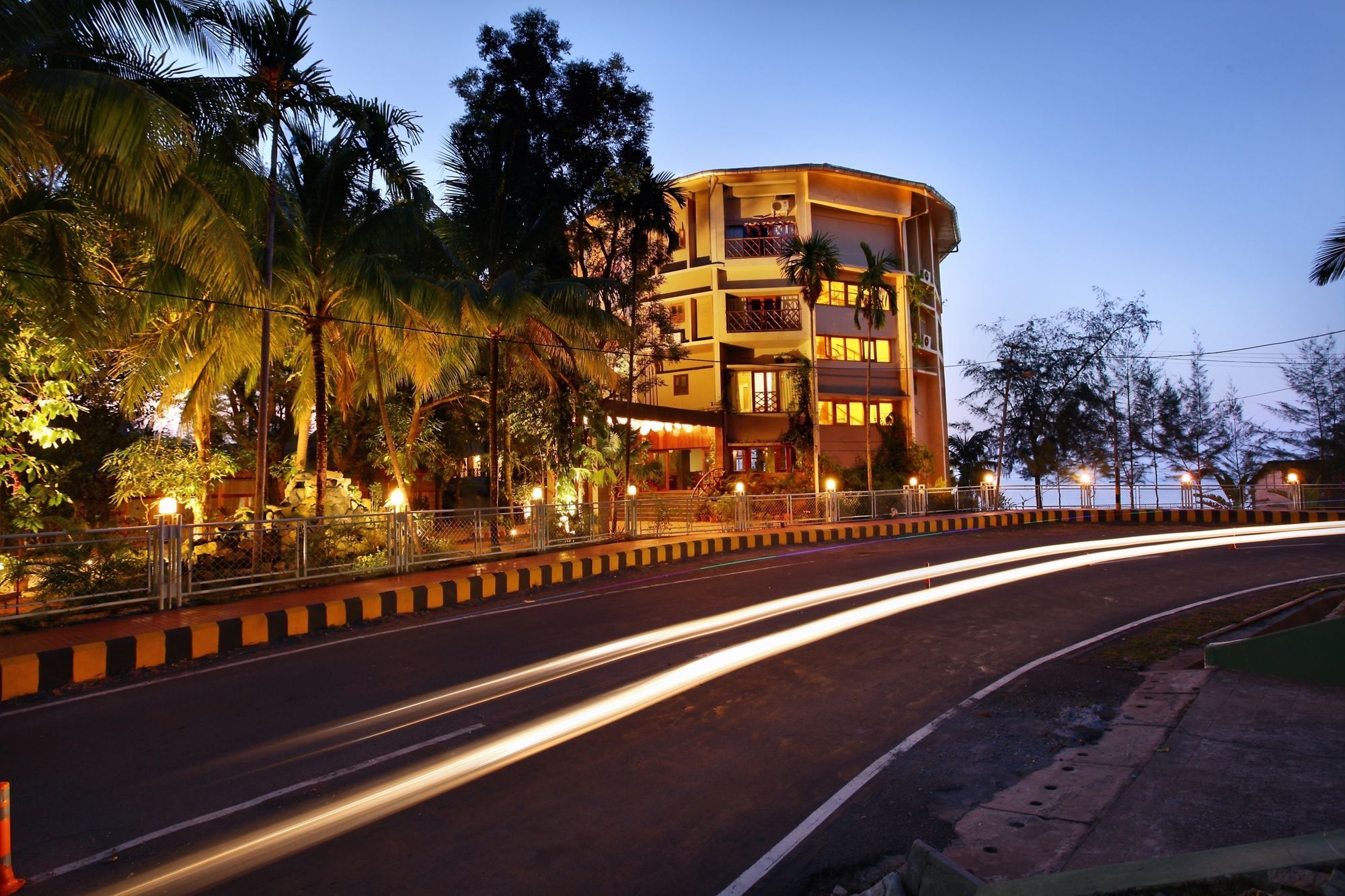 Sinclairs Bayview Hotel Port Blair Exterior photo